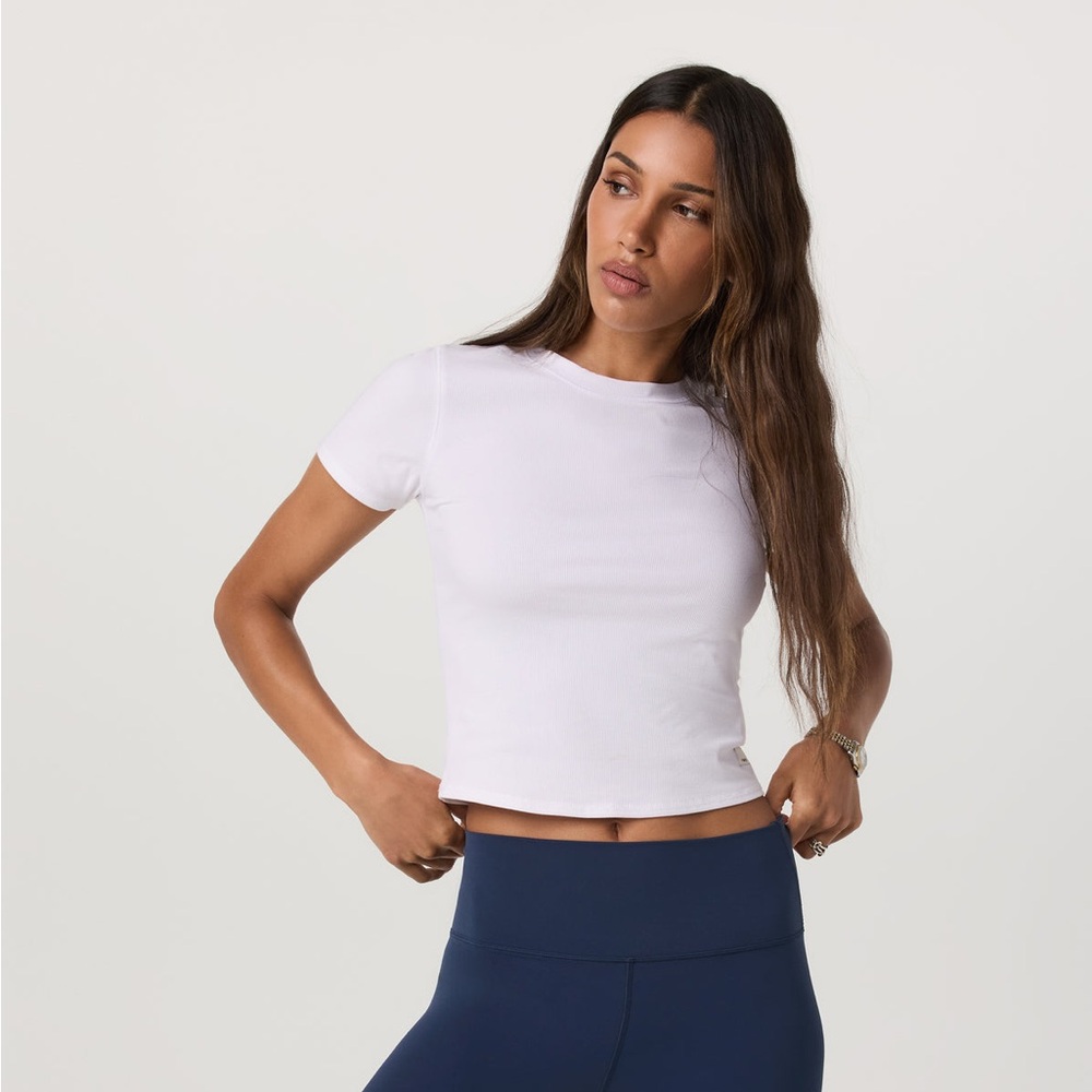 Vuori Pose Fitted Tee in White